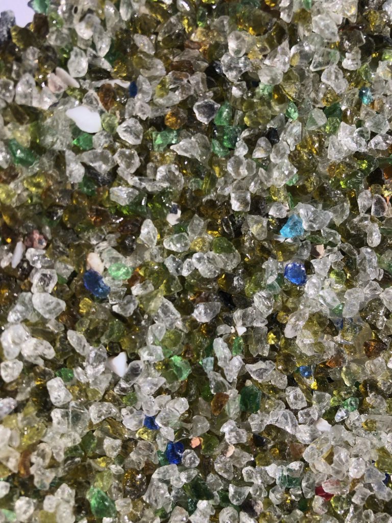 Stibelægning sammensat af sten og genbrugsglas