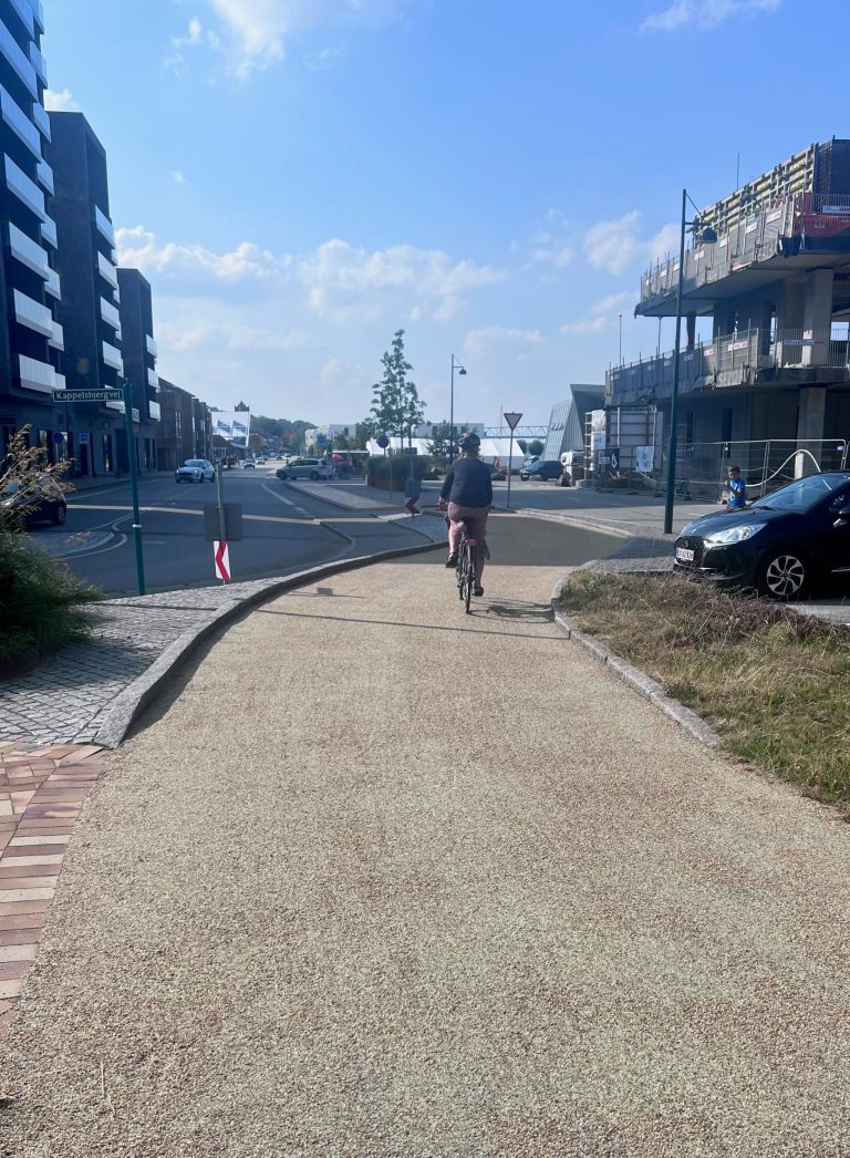 Stibelægning med genbrugsglas giver unik udtryk