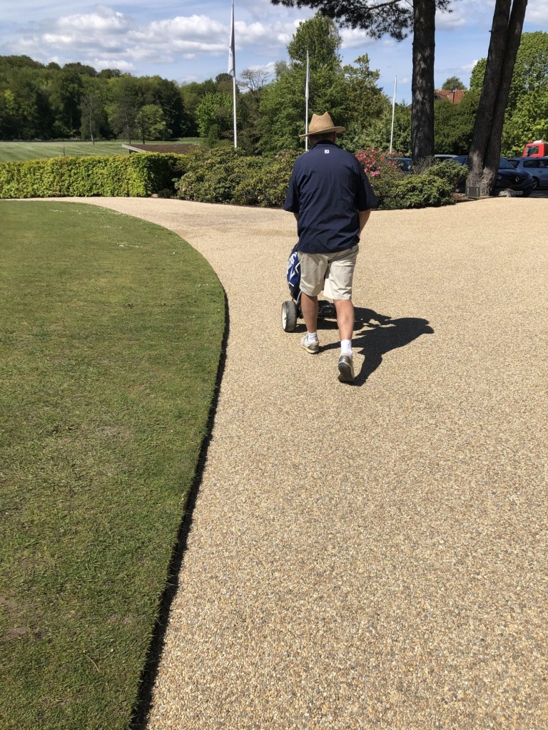 Brede stier gør det nemmere at komme ved golfklub