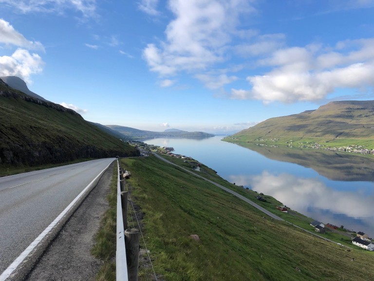 Ny overfladebelægning på veje og landeveje i barsk og kuperet terræn