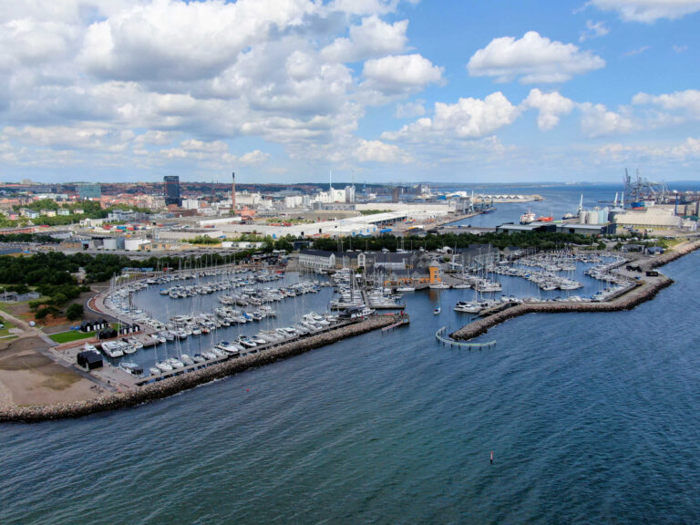 Overfladebelægning på sti ved lystbådehavn er blevet forskønnet af DOB