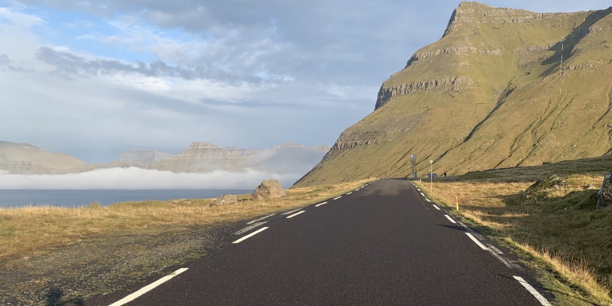 Gode veje og landeveje gør det nemmere at komme rundt på Færøerne
